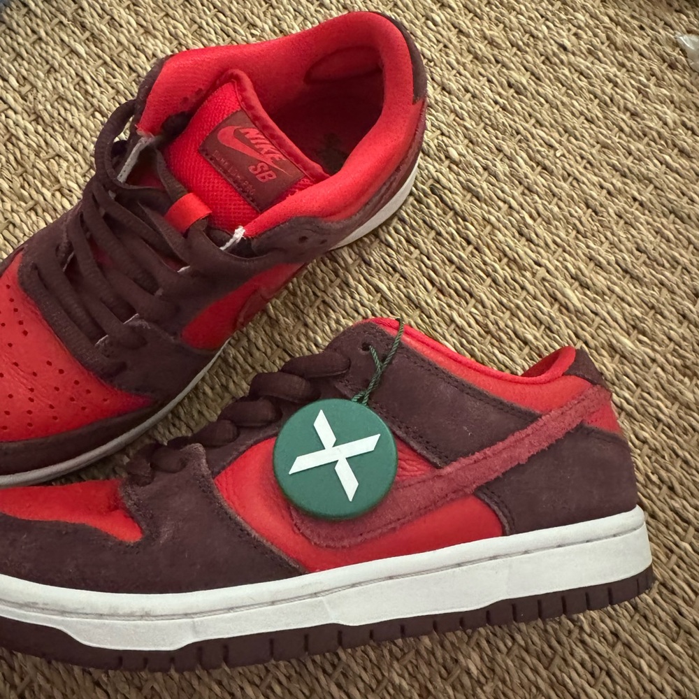 Nike low dunk (cherry) fruity pack woman’s size 7 bought from stock x